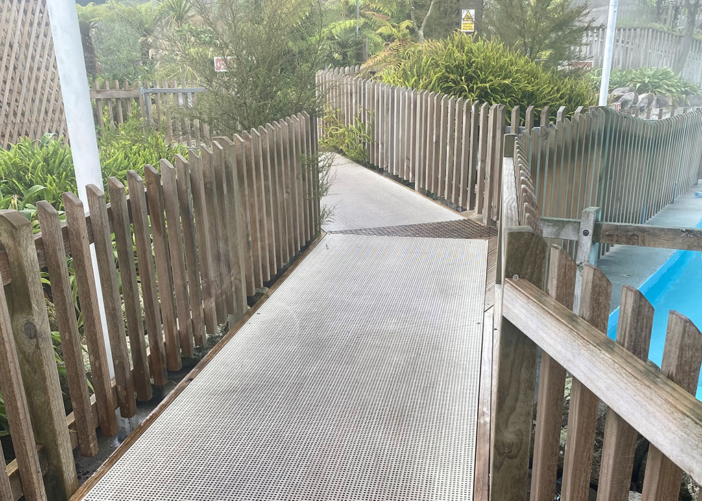 FRP micro mesh grating sulphur hot pool